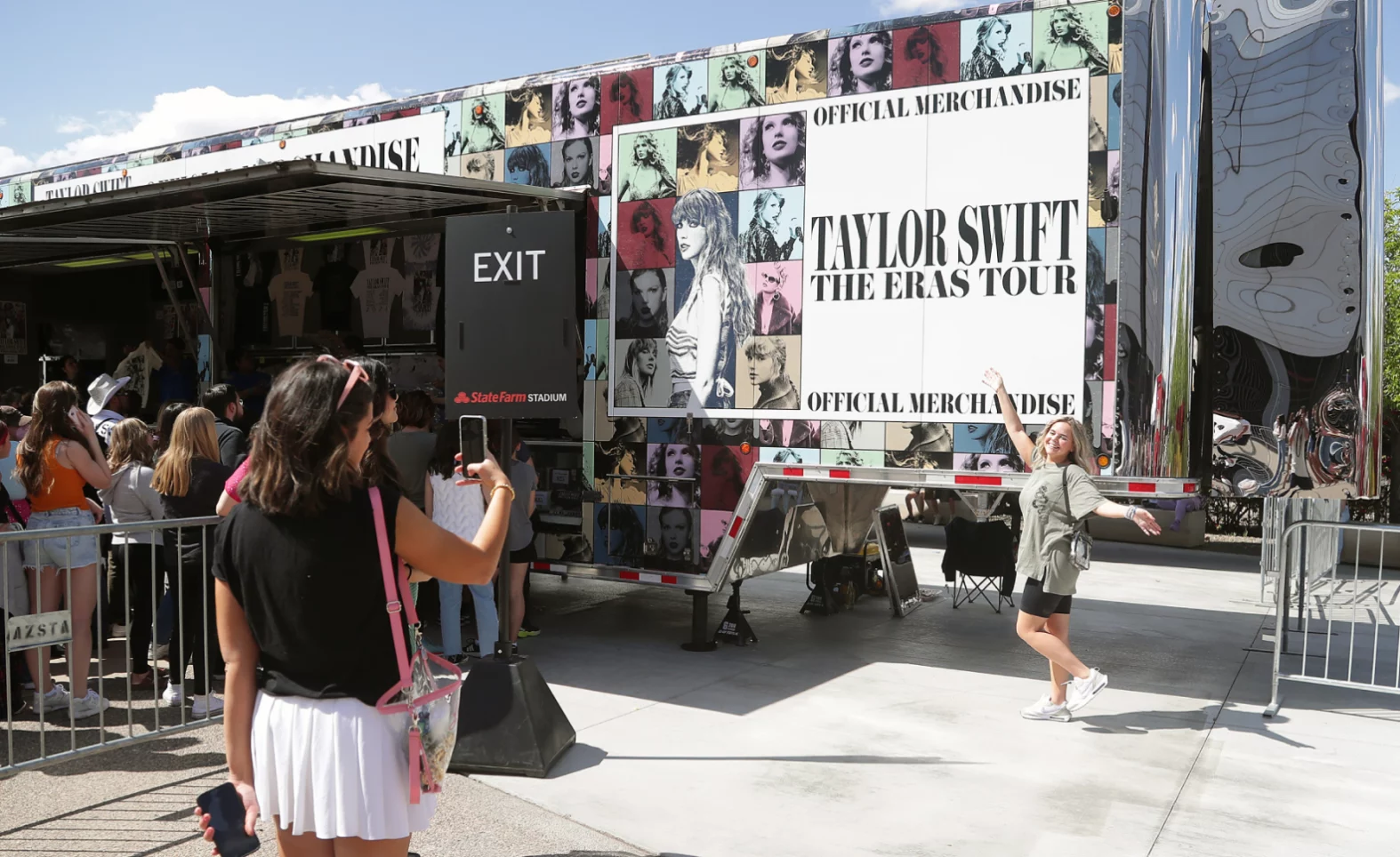 All Access: Taylor Swift breaks the internet, big comedy shows in Iowa